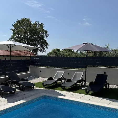 In With Swimming Pool Buje