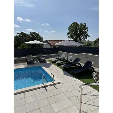 In With Swimming Pool Σπίτι διακοπών *